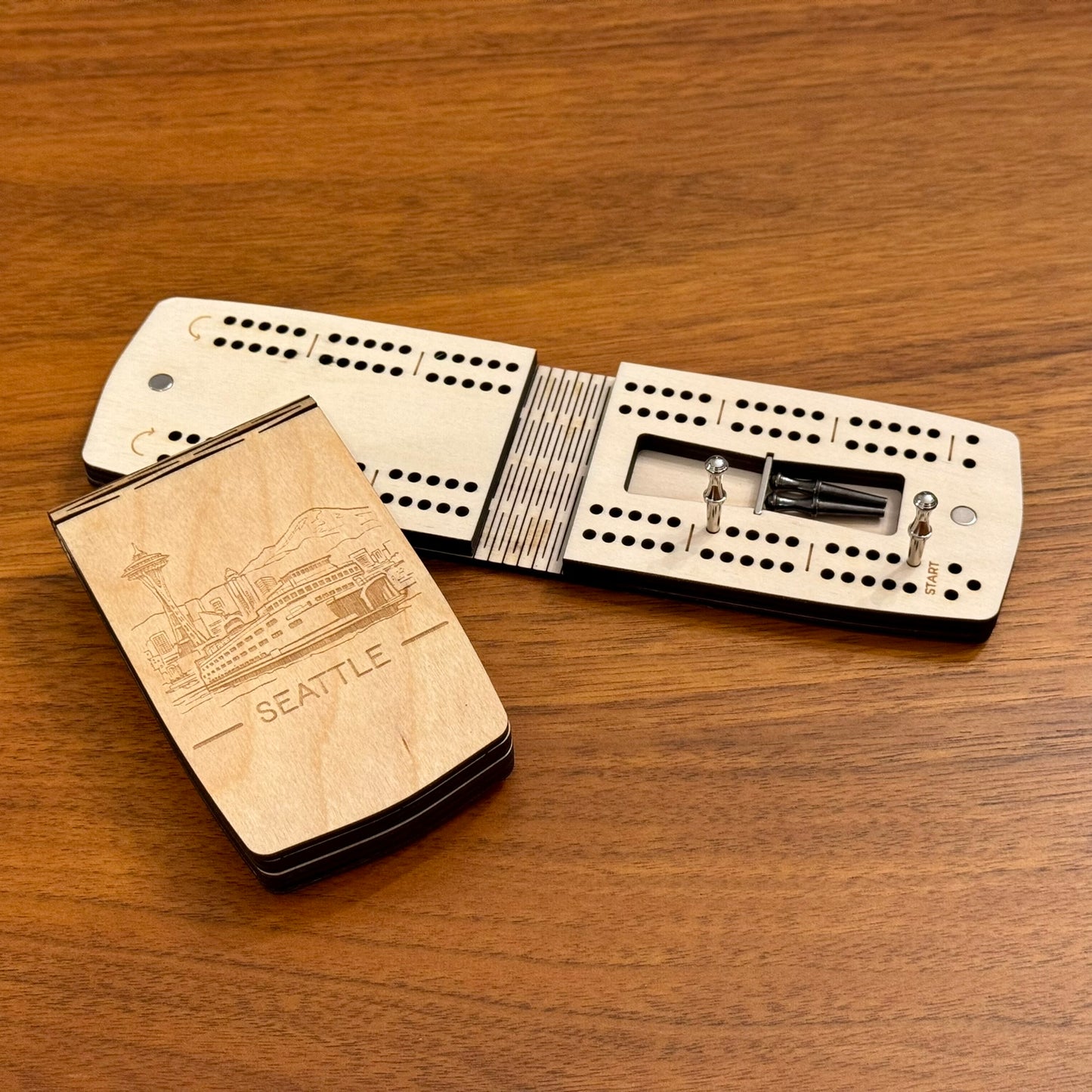 University of Washington Travel Cribbage Board – Laser Engraved Sports Gift