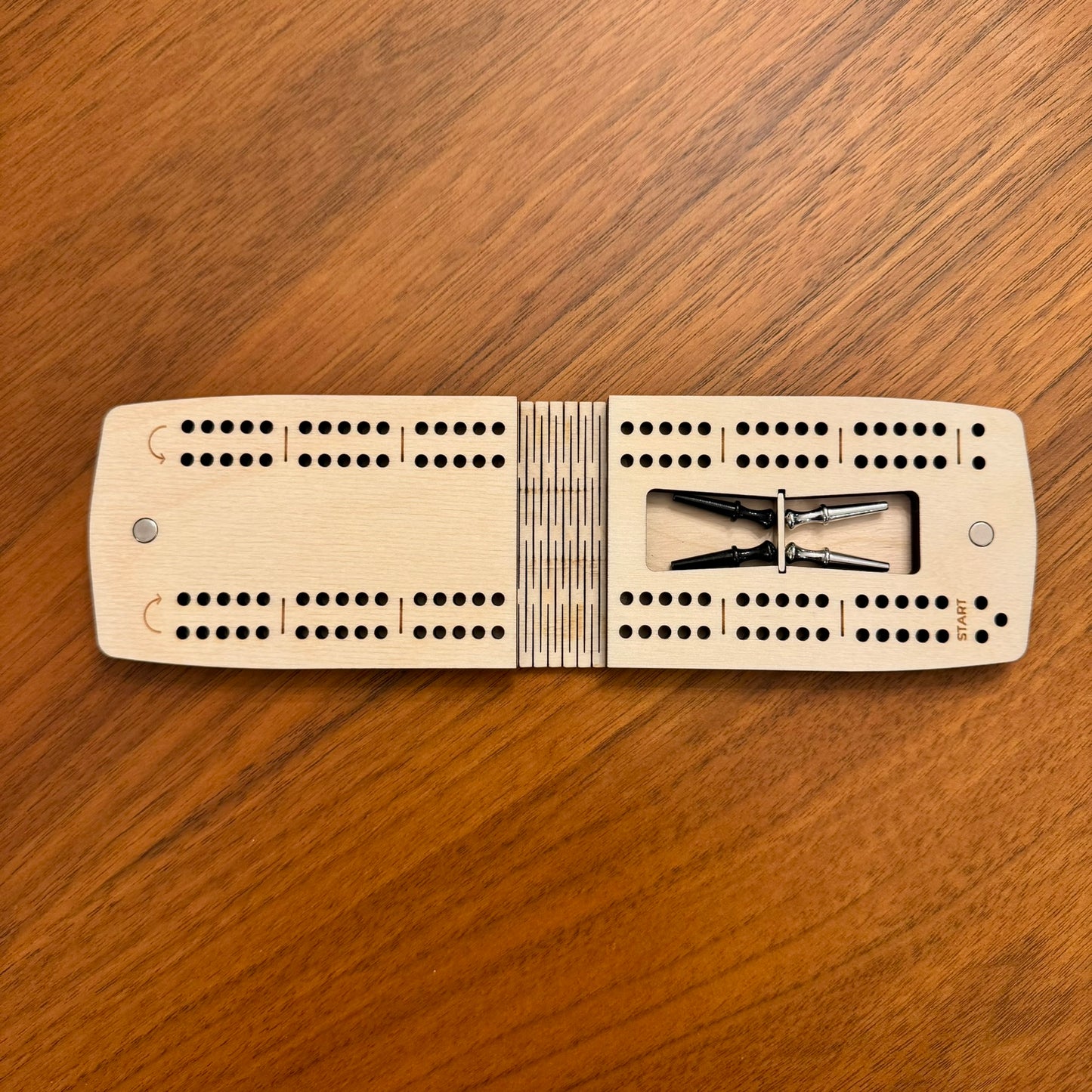 University of Washington Travel Cribbage Board – Laser Engraved Sports Gift